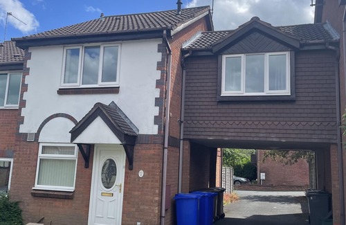 Forsbrook House | 3-bed House in Stoke-on-trent Free Sky Free Wifi