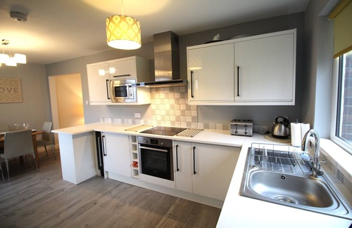 Rowlands Gill House | 3 Bed House - Sleeps 6 - Fully Refurbished
