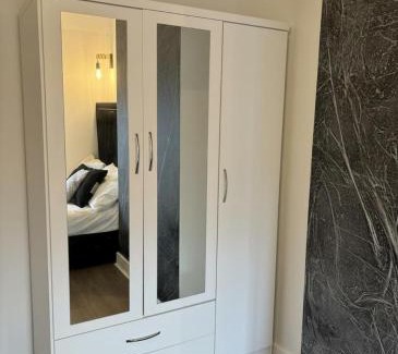 Walsall House | 3-Bed House Sleeps 5 Free Parking