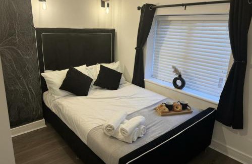 Walsall House | 3-Bed House Sleeps 5 Free Parking