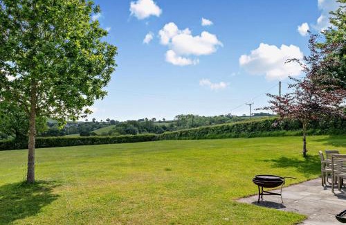 Broadwoodkelly House | 3 Bed in Crediton WAIE2