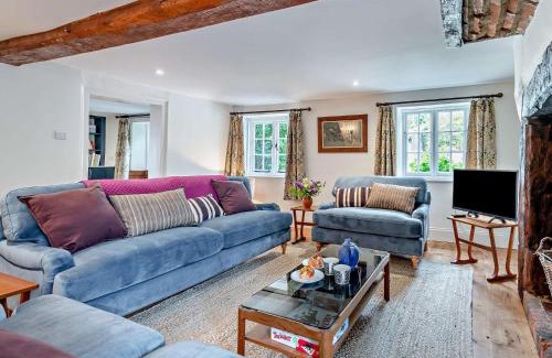 Amesbury House | 3 Bed in Salisbury 95325