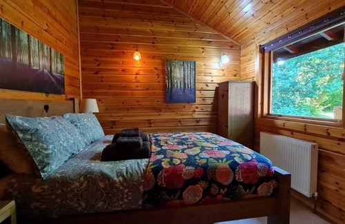 Fourstones Near Bentham Cabin | 3-Bed Lodge - Sleeps 7 - Hot Tub - Pet Friendly