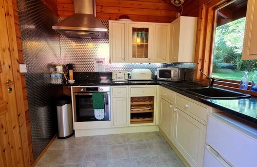 Fourstones Near Bentham Cabin | 3-Bed Lodge - Sleeps 7 - Hot Tub - Pet Friendly