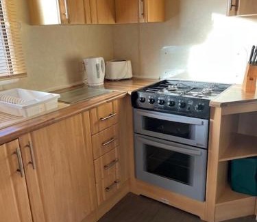 Caister-on-Sea Ski Chalet | 3-Bed Seaside Holiday Home & Parking