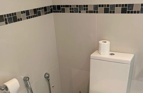 Bedford Apartment | 3-Bed Semi-Detached House, Wifi, Parking, Outdoor Space
