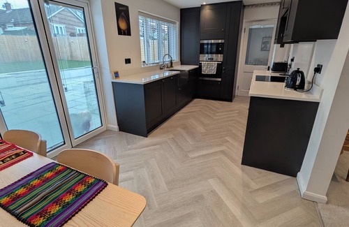 Carlisle House | 3 Bed-Sleeps 5-Garden-Parking-Pets