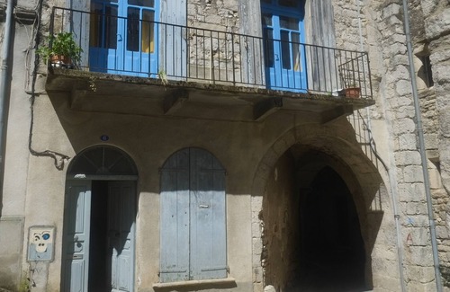 Sauve Apartment | 3 Bed-Sleeps 6-Balcony-Pets-Parking-Town Centre