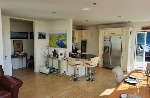 Belturbet House | 3 Bed-Sleeps 6-Pets-River View-Hot Tub