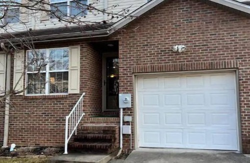 Cross Lanes House | 3 bed townhouse close to Casino!