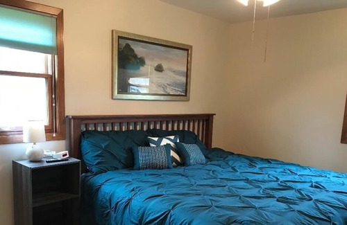 Bellevue House | 3 BEDROOM, 1 & 1/4 BATHS. WALKING DISTANCE TO MISSISSIPPI RIVER & COLE PARK