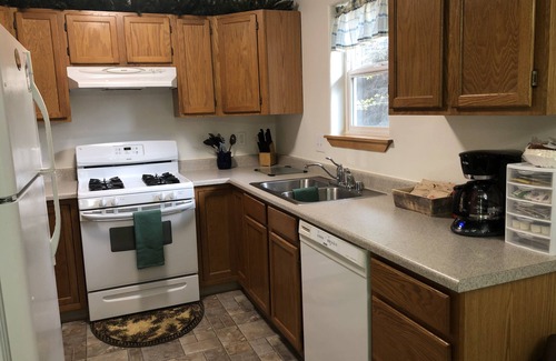 Ridgeway Apartment | 3 Bedroom, 1 Bath Peaceful Lodge Just Minutes From The Kenai River And Soldotna!