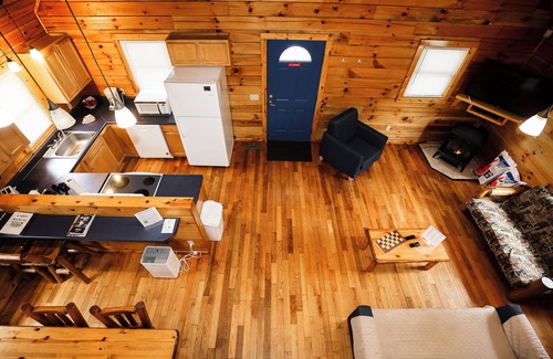 Blue Jay Cabin | 3 Bedroom 2 Bath Cabins (Beaver, WV)