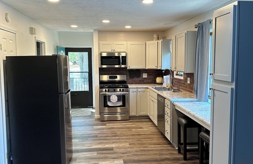 Dorsey House | 3 bedroom 2 bath sleeps 6 comfortably with the option of 8 on a dual twin daybed