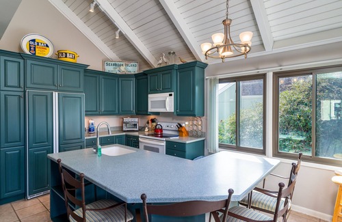 Sealoft Villas House | 3 Bedroom 2 Bath Cottage. Walk to Pool, Beach! Marsh View! Great location.