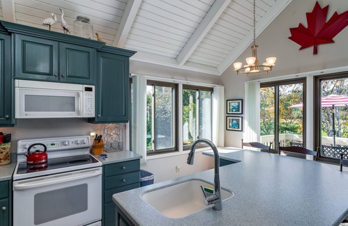 Sealoft Villas House | 3 Bedroom 2 Bath Cottage. Walk to Pool, Beach! Marsh View! Great location.