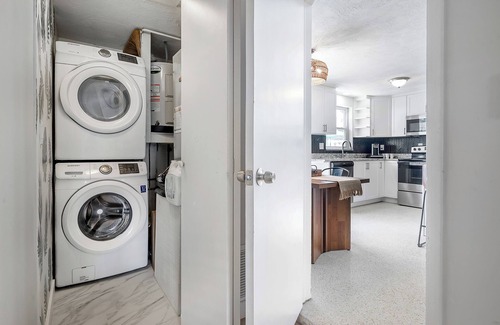 Palm Harbor House | 3 Bedroom 2 Bathroom HEATED POOL home with putting green