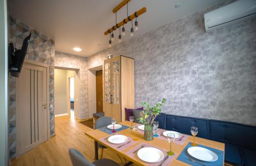 Lviv City Center Apartment | 3 bedroom, 2 bathroom Apartment near Forum Lviv