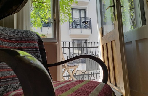 Terezvaros Apartment | 3 bedroom 2 bathrooms & balcony suite in OLD JEWISH quarter at Opera with 2 AC