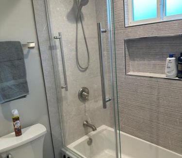 Westchester House | 3 bedroom 2 bathroom stylish and modern home in Marina Del Rey