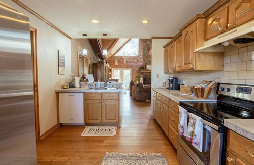 Pangburn House | 3 Bedroom 3 Bathroom Cabin on Little Red River w/Private Dock!