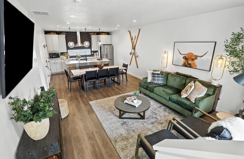 Mountain Green House | 3-bedroom 6 bed townhome in fantastic Mountain Green with AC fully finished