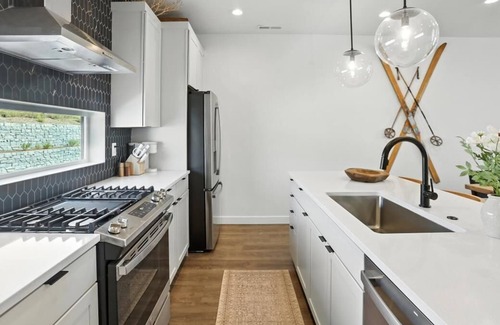 Mountain Green House | 3-bedroom 6 bed townhome in fantastic Mountain Green with AC fully finished