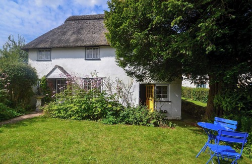 East Woodyates Cottage | 3 bedroom accommodation in Farnham, near Blandford Forum