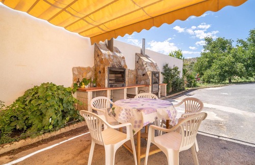 Oria House | 3 bedroom accommodation in El Campillo