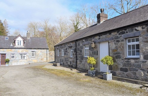 Brynrefail Cottage | 3 bedroom accommodation in Bethel, near Snowdon