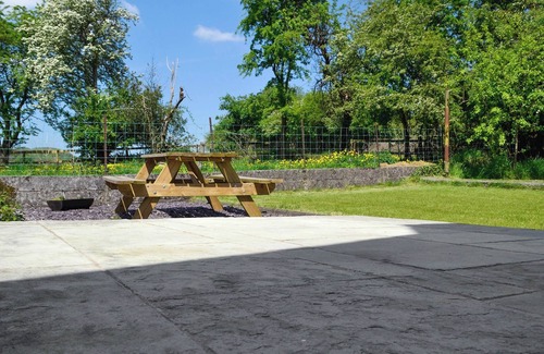Pentre Gwenlais Cottage | 3 bedroom accommodation in Llandybie, near Llandeilo