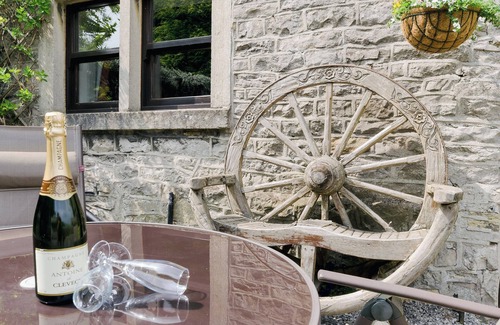 Peak District Cottage | 3 bedroom accommodation in Bradwell