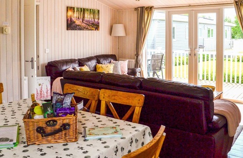 Hundall Cottage | 3 bedroom accommodation in Mercia Marina, Willington
