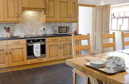 Dinas Cottage | 3 bedroom accommodation in Bontnewydd, near Caernarfon