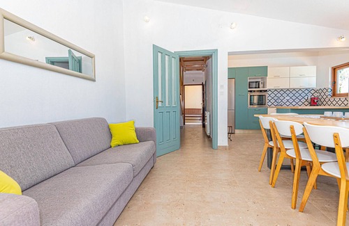 Sibenik House | 3 bedroom amazing home in Mravnica