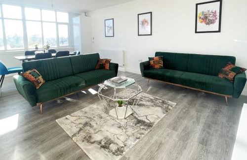 Flitwick Apartment | 3 Bedroom Apartment - Flitwick - Contractor Friendly - Tourist Ready - Full Kitchen - WiFi - Smart TV - Sofa Bed - FREE Parking - Ideal for Short or Long Stays