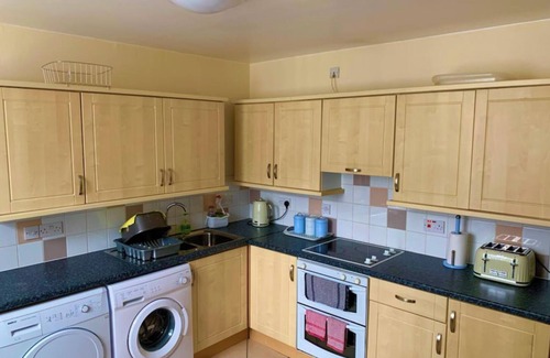 Birkenhead Apartment | 3 Bedroom Apartment - Borough Road