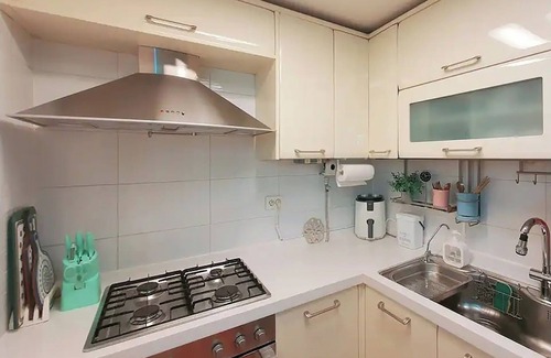 Nonhyeon-dong Apartment | 3-bedroom apartment in fabulous Seoul with AC