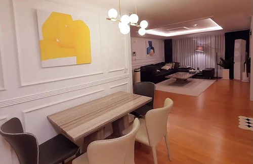 Nonhyeon-dong Apartment | 3-bedroom apartment in fabulous Seoul with AC
