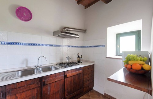 Montemurlo Apartment | 3-bedroom apartment in Tuscany, ancient farm, nature, swimming pool, 8 guests