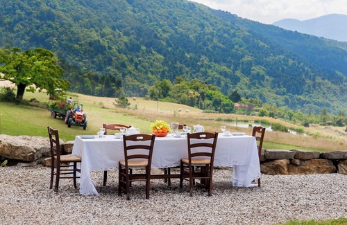 Montemurlo Apartment | 3-bedroom apartment in Tuscany, ancient farm, nature, swimming pool, 8 guests