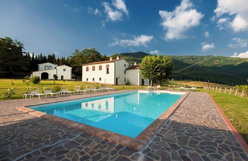 Montemurlo Apartment | 3-bedroom apartment in Tuscany, ancient farm, nature, swimming pool, 8 guests