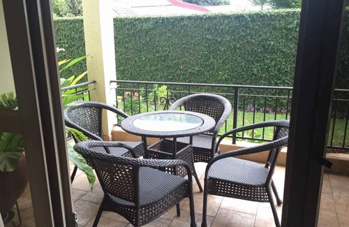 Osu Apartment | 3-bedroom apartment in Prime Accra Location with AC, WiFi, Parking and Security