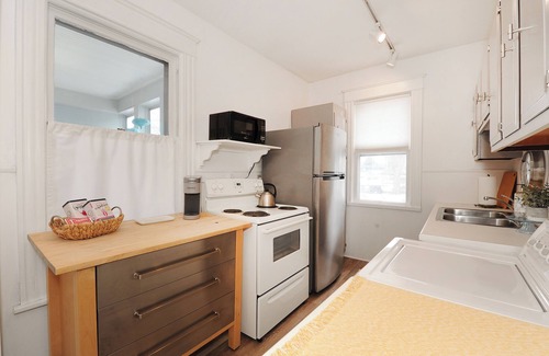 Nokomis Apartment | 3-bedroom apartment in charming Mpls-50th St lightrail, off st. parking, & WiFi