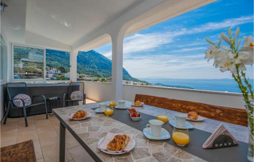 Veliko Brdo Apartment | 3 Bedroom Awesome Apartment In Makarska