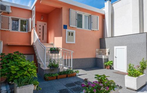 Veliko Brdo Apartment | 3 Bedroom Awesome Apartment In Makarska