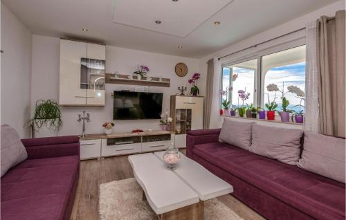 Veliko Brdo Apartment | 3 Bedroom Awesome Apartment In Makarska