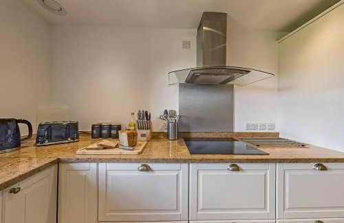 Betws Gwerfil Goch House | 3 Bedroom Barn Conversion with HOT TUB-Garden View - Ty Cerrig Barn