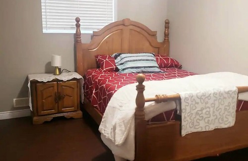 LaSalle House | 3 Bedroom basement unit with free parking and wifi