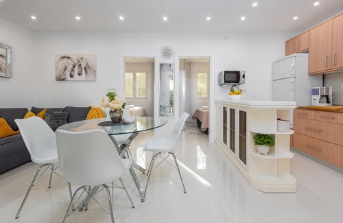 Zdrelac House | 3 bedroom beach front home in Zdrelac